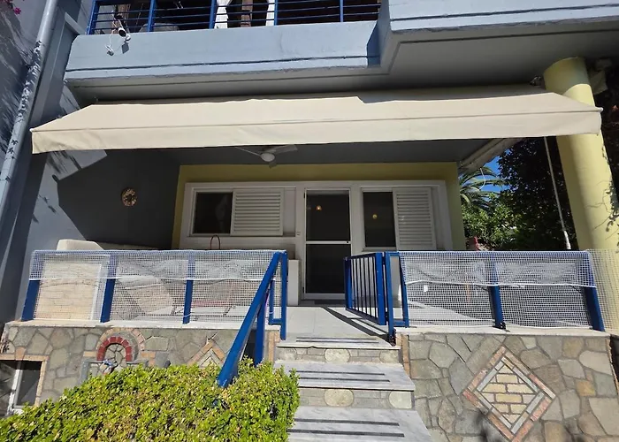 Vila Gardens Villa, *