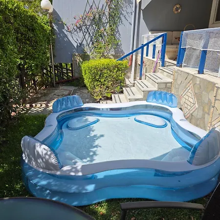 Gardens Villa, Villa