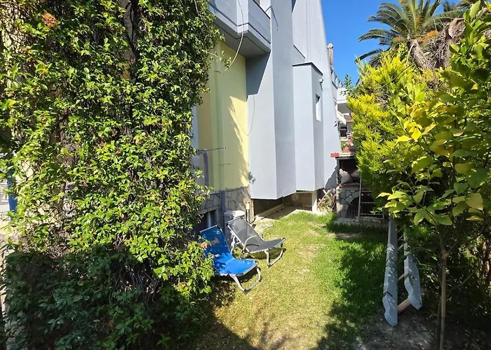 Gardens Villa, *