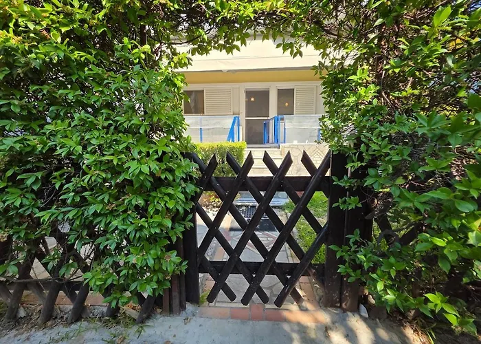 Gardens Villa, Villa
